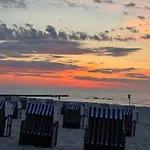 Apartment 4summer Blue Maris White Blue Sauna & Fitness & Parking 100 Metrow Do Pieknej Szerokiej Piaszczystej Plazy, 100 Meter Zu Einem Schoenen Breiten Sandstrand *