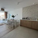 4summer Blue Maris White Blue Sauna & Fitness & Parking 100 Metrow Do Pieknej Szerokiej Piaszczystej Plazy, 100 Meter Zu Einem Schoenen Breiten Sandstrand Apartment Kolobrzeg